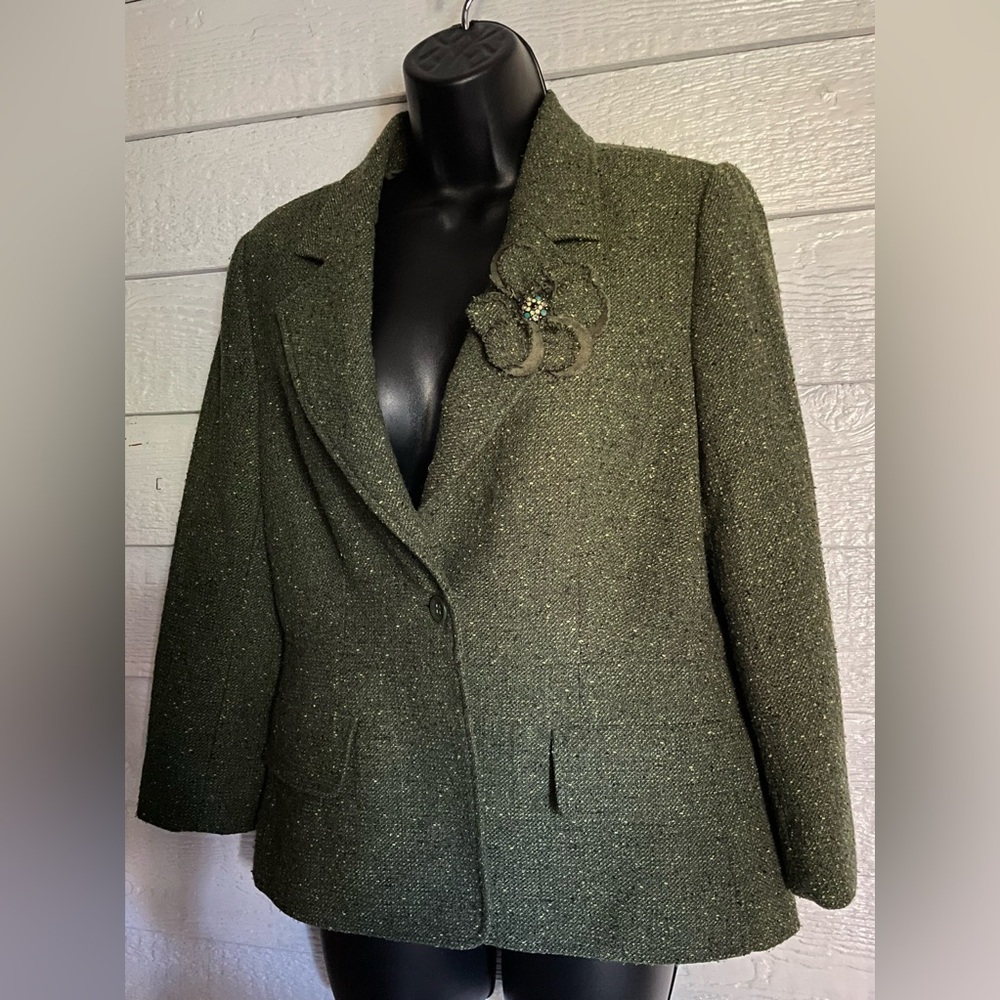 Green one-button jacket with 7/8th sleeves NWOT